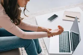 “妈妈手”“扳机指”都是腱鞘炎图片