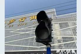 红绿灯坏了没人修、安全岛不够站……南京这些路口也被吐槽，交警回应图片