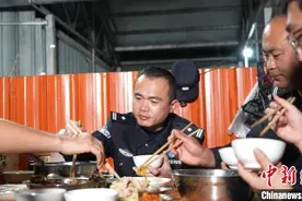 （新春走基层）中缅边境线上移民管理警察的除夕夜：守护身后万家团圆图片