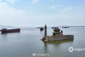 鄱阳湖落星墩又隐入湖中图片