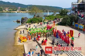 八音巡游、龙狮齐舞……这个民俗活动喜庆氛围浓厚！图片
