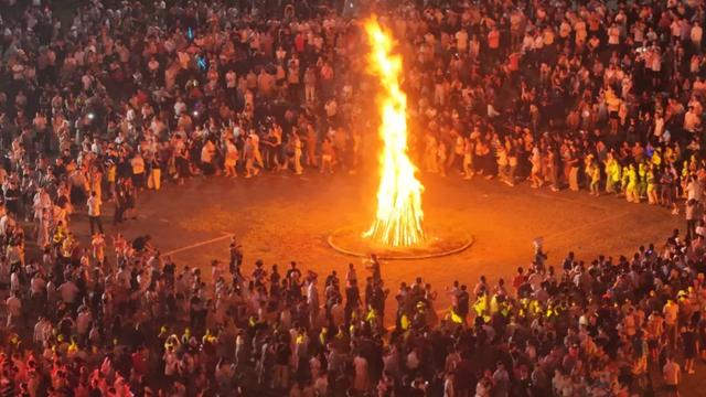 万人欢腾 星落人间 俄池格则星火狂欢
