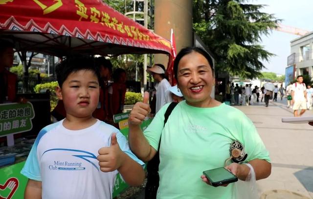 宠粉Plus丨“服务太到位了！”张家界志愿服务获游客点赞