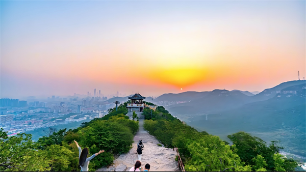 秋色满城 历下有约丨第42届千佛山“九月九”重阳山会温暖启幕，续写泉城非遗新篇