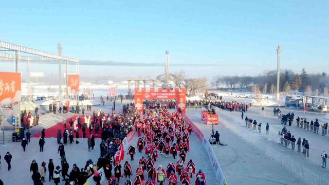 极境冰雪启新程 蝶舞黑河向未来——2025黑河市冰雪狂欢季盛大启幕