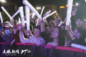 贵阳路边音乐会以主题表演刷新传播记录图片