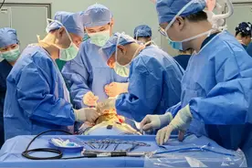 颅缝早闭致3岁女孩颅面畸形，医生巧手拆骨重拼图片