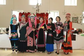 武定壮鸡、华坪芒果、佤族织锦……特色好物集中亮相，来自云南的她们这样推介→图片