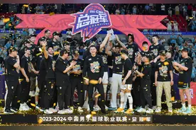 成就CBA三连冠，主帅杨鸣说辽宁队夺冠并不容易图片