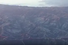 洛杉矶森林被山火烧毁后一片黑暗：12300栋建筑被毁图片