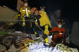 中国公羊救援队救出5位缅甸地震幸存者，救援队：当地天气炎热，被困人员生还概率愈加减小图片