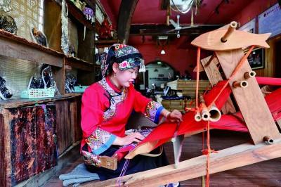 重庆黔江小南海国家地质公园：湖光山色美 土家风情浓