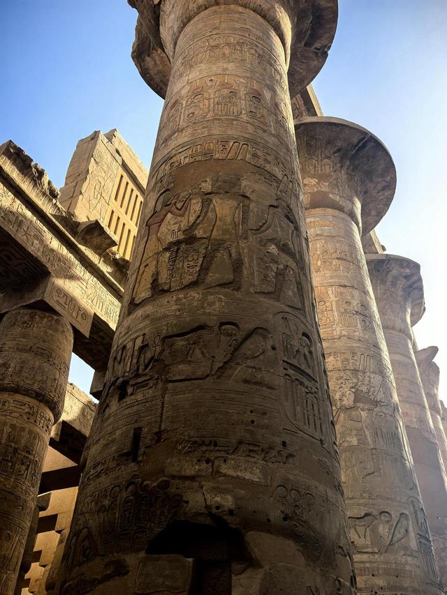 晚潮｜“迷失”在卡纳克石柱森林中