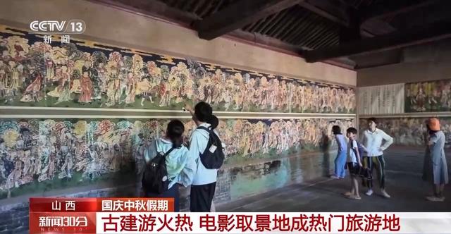 旅游景点迎假期客流高峰 新场景带来新体验