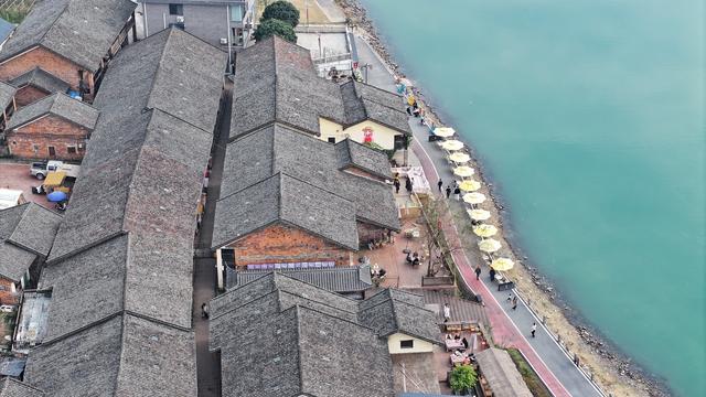 老屋展新颜 旧里迎新篇