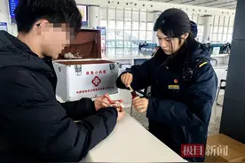 男子被藏在袖口的仓鼠咬伤仍欲蒙混通过安检，车站：活体动物不能带进高铁站图片