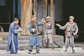 展现生命与信仰的斑斓画卷 陈佩斯携话剧《惊梦》来泉州演出感动观众图片