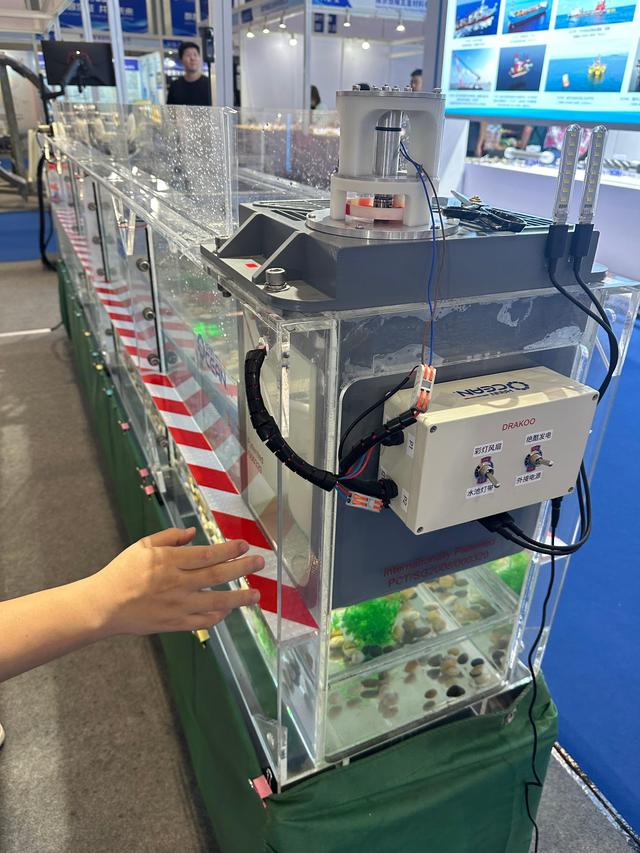 2025海博会现场直击：水下机器人深潜探秘，无人风帆艇踏浪前行，新装备“驭能”蓝海