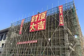 河南首个水上多功能服务区“湖北建”图片