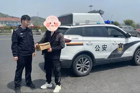 鞋盒塞满3.5万现金！民警打开后发现不简单……图片