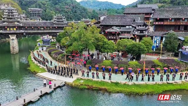 【每日一图@湖南】在通道皇都侗文化村，遇见最炫民族风村庆