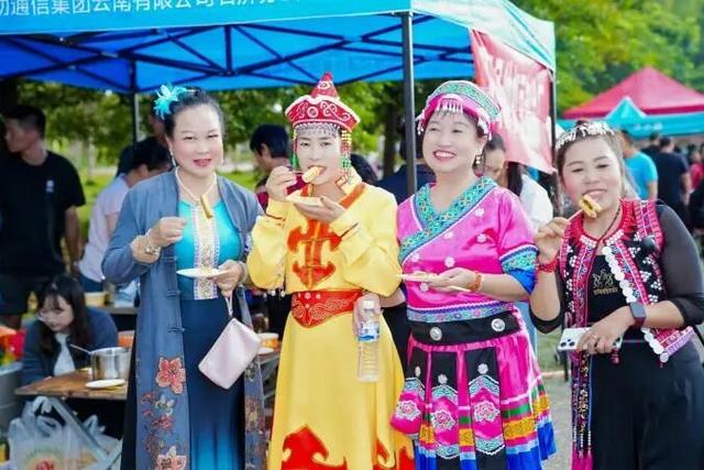 国庆假期过半，红河各地人从众！