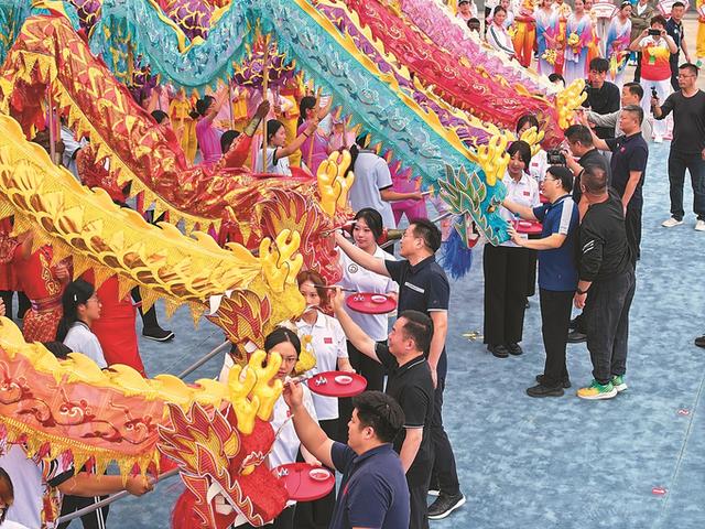 中秋逢国庆，“花式”消费“节节高”