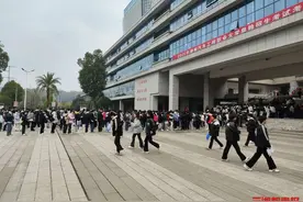 湖南汽车工程职业大学单招进行时：专业招录比高达470%！12名考生生日赶考图片