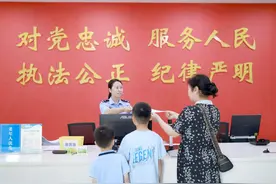 重庆高新公安：多维发力破办证难题 让服务有速度更有温度​图片
