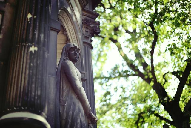 清明逛逛「鬼地方」：墓地散步指南