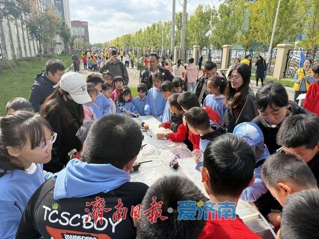 点燃空天梦！十亩园小学学子沉浸式探索空天奥秘