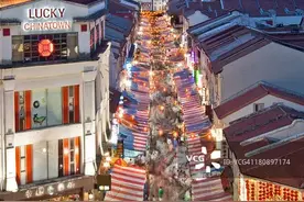 中国人，正在“挤爆”新加坡图片