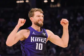 😤篮板王！小萨博尼斯场均13.9篮板当选 赛季打82场满勤图片