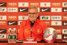 国足教练组新增外籍分析师，“已经研究过新加坡队了”图片