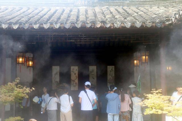 江苏苏州：留园喷雾送清凉