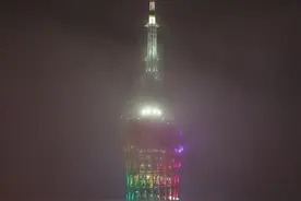 生日快乐！“小蛮腰”为人民空军亮灯送祝福｜南方+视频图片