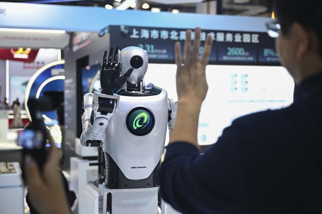 2025世界人工智能大会首日：看懂AI的过去、现在和未来