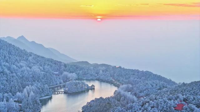 原来最动人的浪漫，是庐山日出的温柔登场