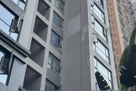 云求助丨小区每栋楼外墙都有脱落 居民：影响美观还存在安全隐患图片