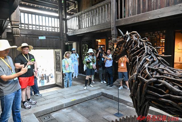 福地怀化懂你如家|解锁五溪千年浪漫——从荆坪古村到榆树湾再到《拥你入怀》怀化文旅的立体答卷