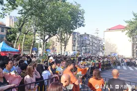 图集|一举夺魁！高考收官，烟台家长“花”式迎接排面拉满图片