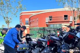 严打“飙车炸街”！临清交警当场查扣6辆“电摩”图片