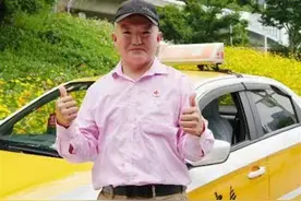 凌晨驱车23公里送还乘客手机，武汉的哥笑道：“美德需要传承”图片