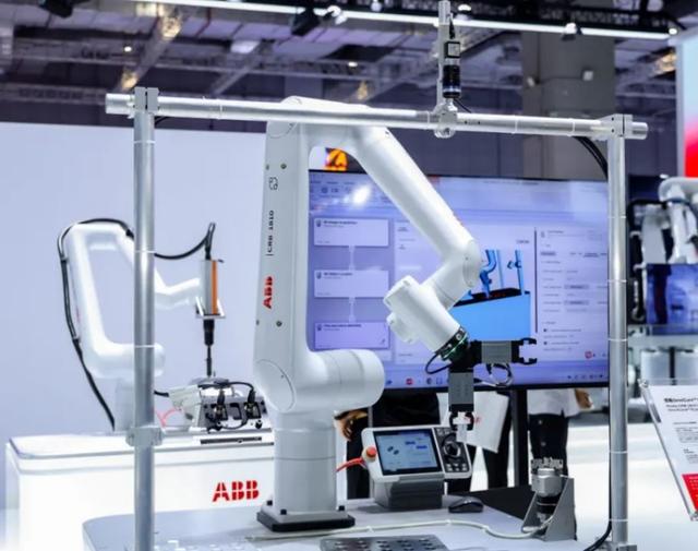 让机器人从“看见”到“看懂”世界，ABB“手眼协调”新技术在沪全球首发