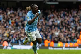 （体育）足球——英超：曼城胜卢顿图片