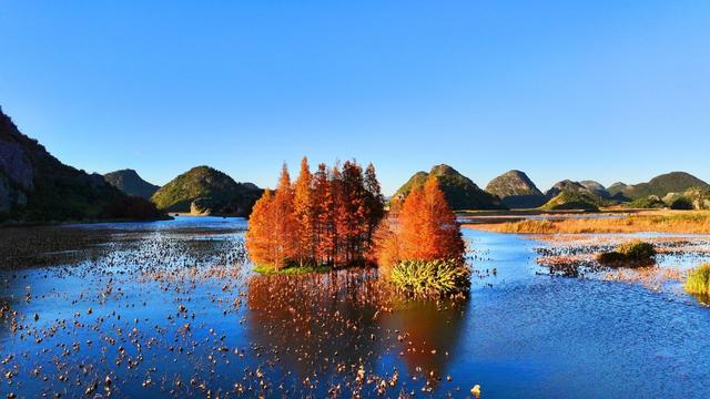 央视新闻客户端：冬日普者黑 这样的流动山水画宛如仙境……