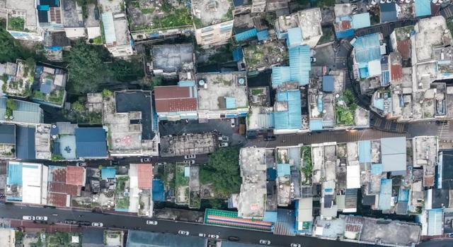 这座不卷的“一线城市”，人均自来熟