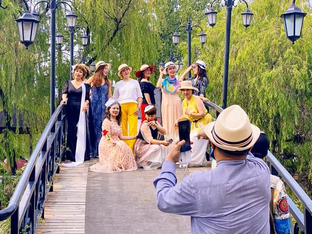 探访沪上银发网红地：这里为何称老人百元一日聚“天花板”