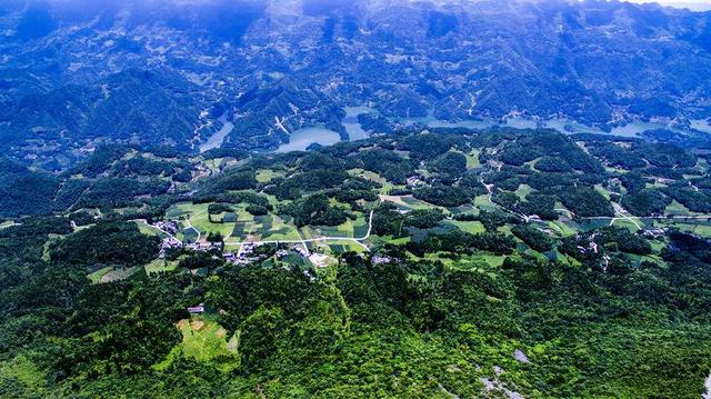 利川云雾山：日月绣岭结仙梁