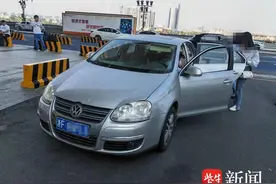 南京南站送客走错路，这名司机直接逆向行驶图片